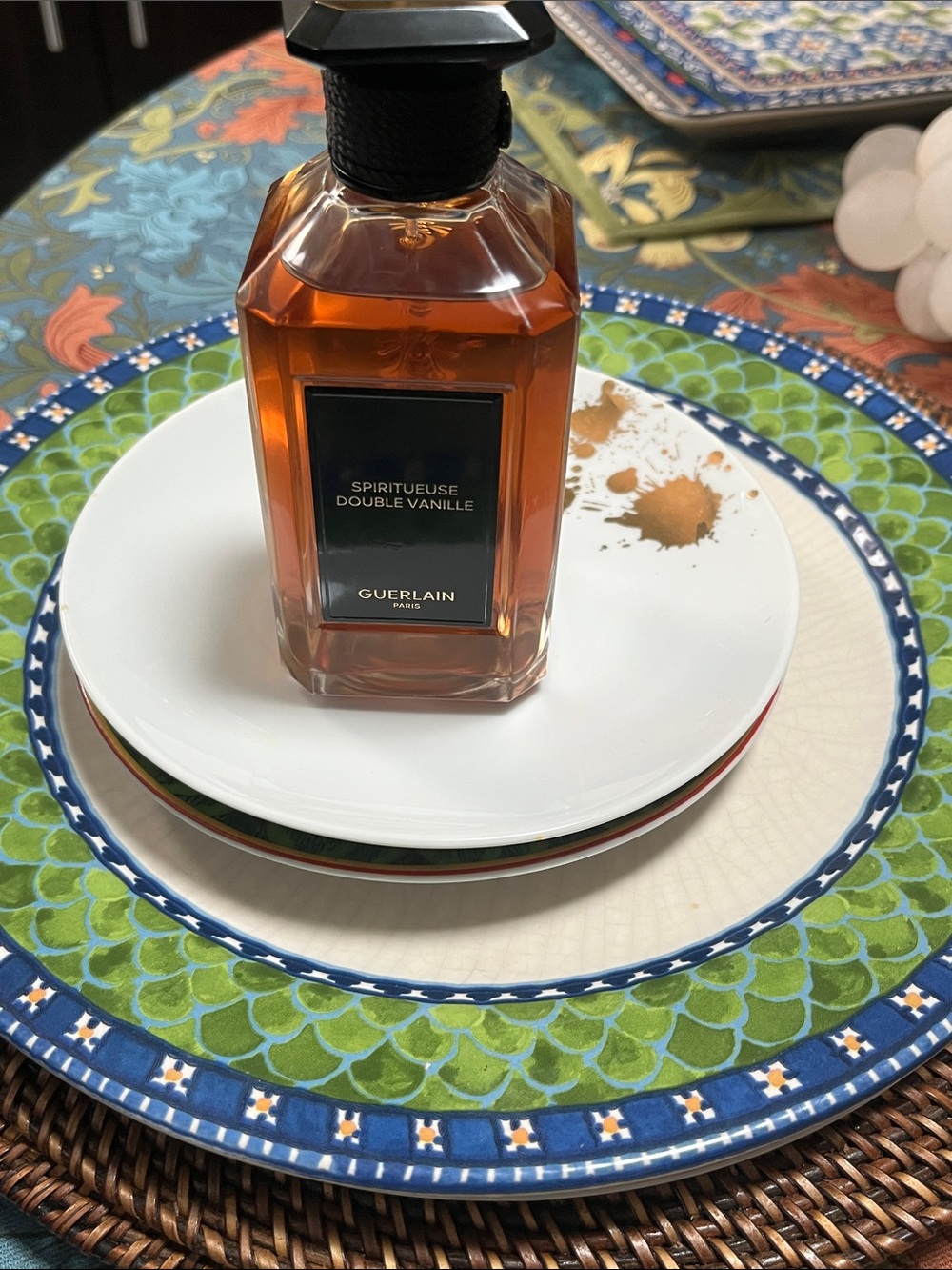 GUERLAIN amber brown spiritueuse double vanille display bottle